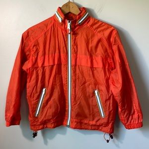 Gap kids packable hooded windbreaker with jersey lining in size 6-8. Ex. Cond